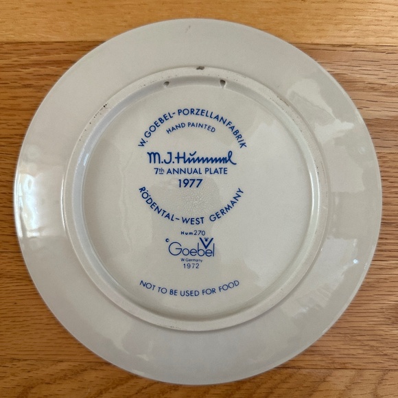 1977 Annual Hummel Plate MJ Hummel Boy in Apple Tree - Picture 7 of 9